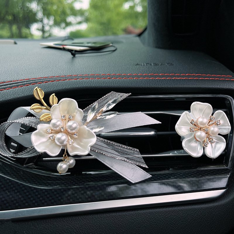 蝴蝶结车载香薰2025新款汽车空调