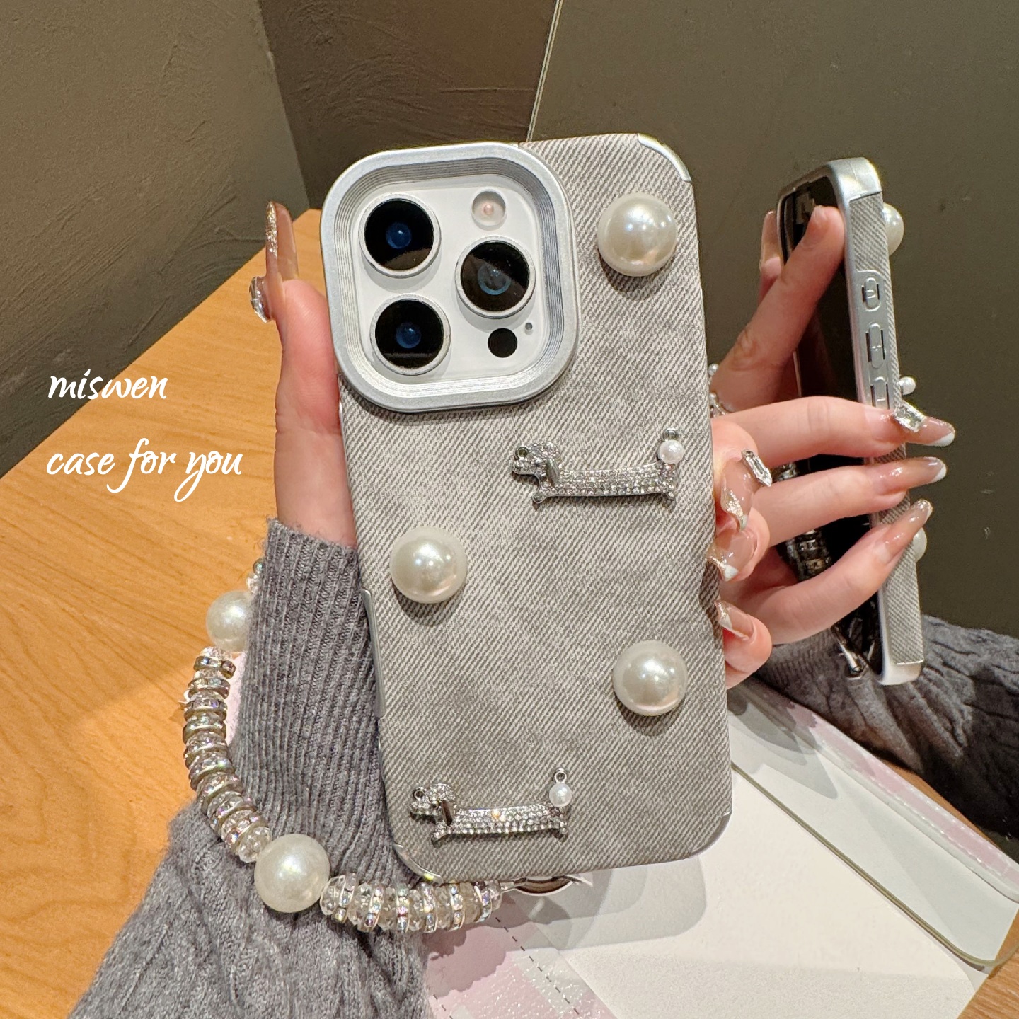 圆形立体珍珠腊肠狗牛仔色适用iPhone17Promax手机壳苹果16pro女款15Pro防摔14plus高级13小众12简约11潮流感