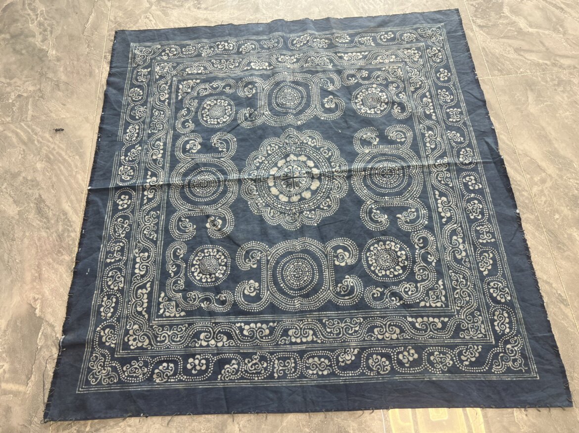 特色手工艺品纯手工刺绣百褶裙马甲半裙老绣背带肚兜织锦蜡染A194