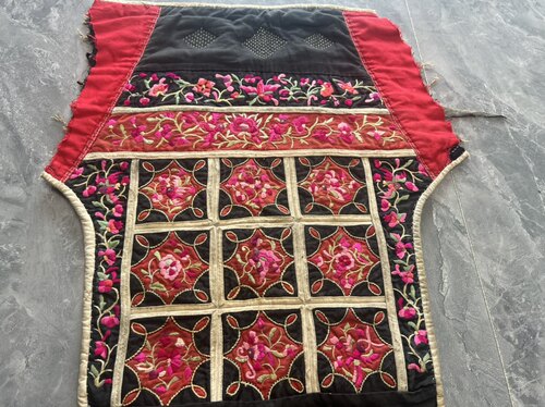 特色手工艺品苗绣打籽绣片百褶裙肚兜织锦围腰土布老衣服背带A225