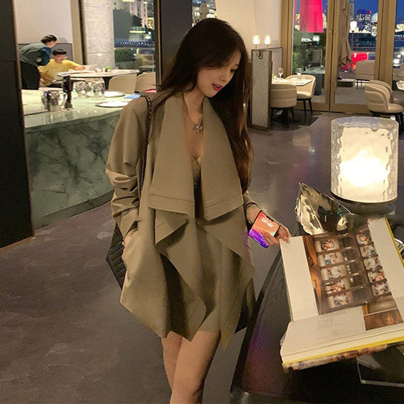 卡其色气质短版风衣女202