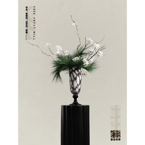 墨色林莽绿色松针玻璃花瓶餐厅