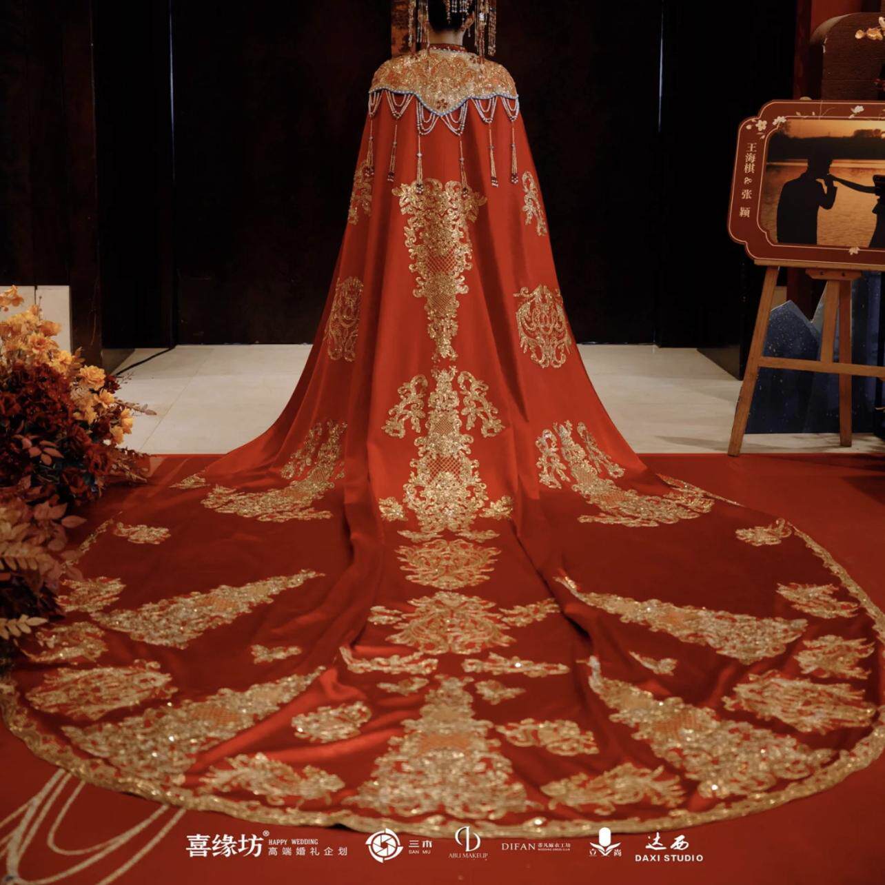 出租重工款中式秀禾服披风刺绣婚旗袍