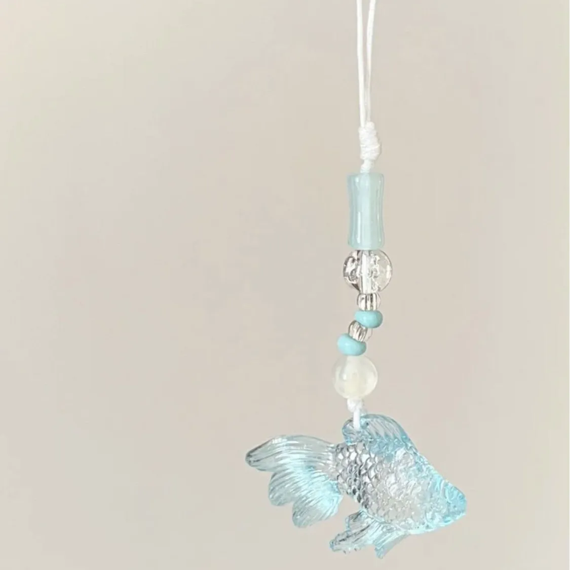 【小鱼的平行世界】手作串珠自制心简约ins手机链可爱咕本挂