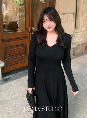 DEMA小德玛 法式复古V领连衣裙女长款秋冬赫本风大码大衣内搭打底