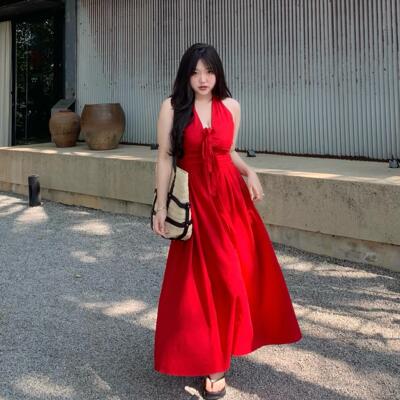 法式复古红色露背挂脖连衣裙