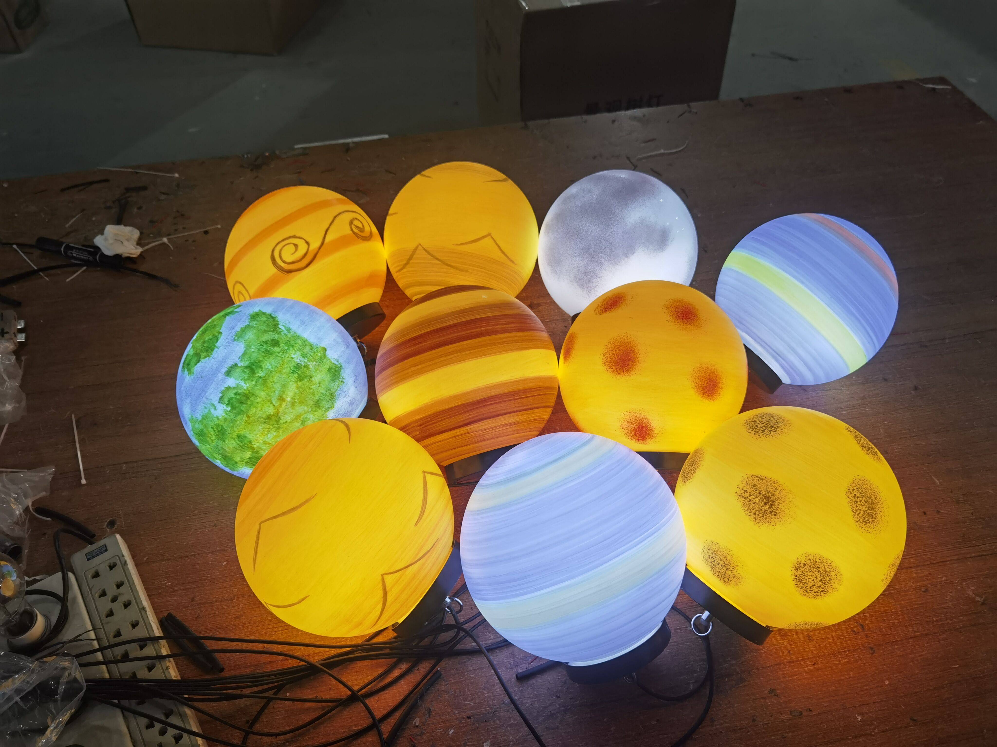 网红流浪星球灯吊灯星空装饰灯户外防水发光圆球地球灯行星月球灯