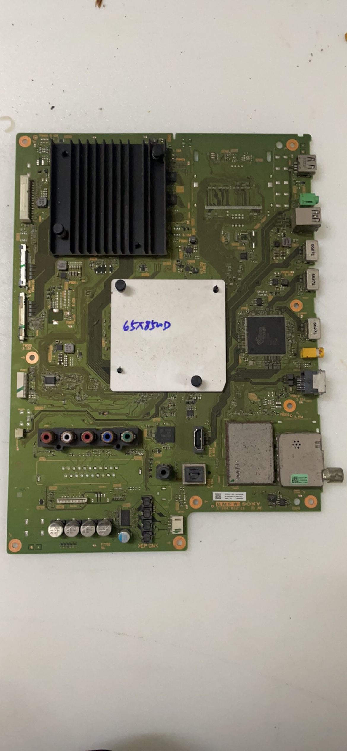 索尼KD-65X8500D主板1-980-832-21 之前开机灰屏拔屏线闪红灯不退