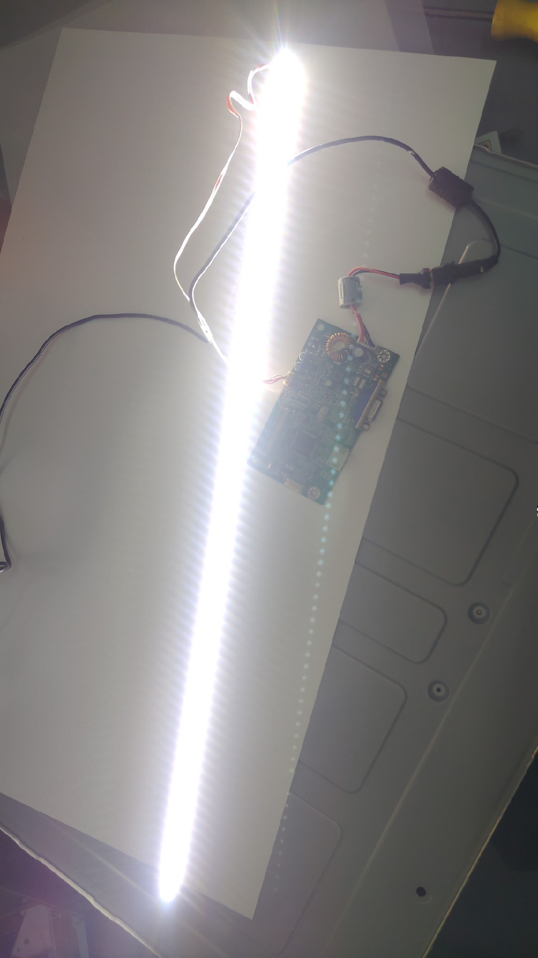 HKC MB27V1F灯条2615010C8010 06-MB27T1Q-4014-18S4P-80MA