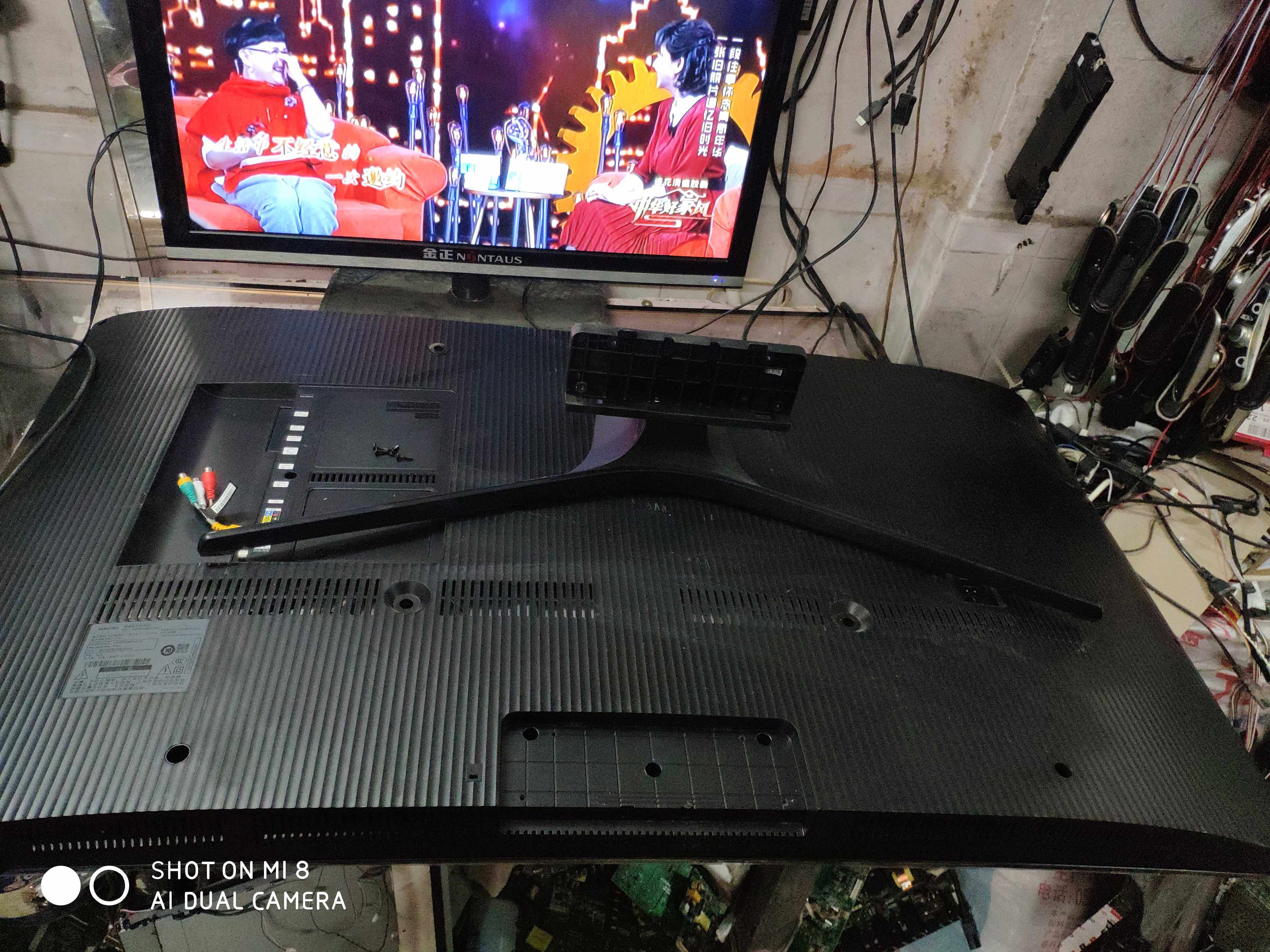 三星UA55MU6880JXXZ底座原装拆机带原装螺丝，实物拍摄 - 实物图