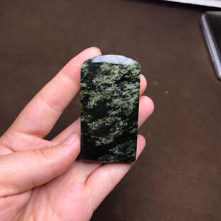 新疆和田玉籽料黑青 特色水草花无事牌 天然山水画意境明显