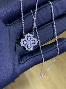 铂金pt950镶嵌培育钻石满钻四叶草loop项链