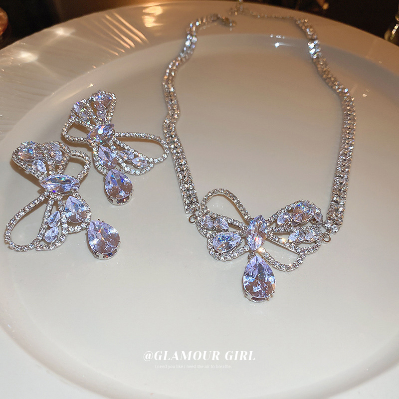 锆石镂空蝴蝶结水滴项链