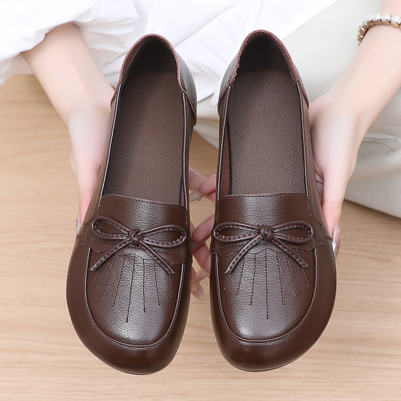 真皮中老年妈妈鞋春秋款平底单鞋大码舒适女鞋不累脚软底防滑皮鞋