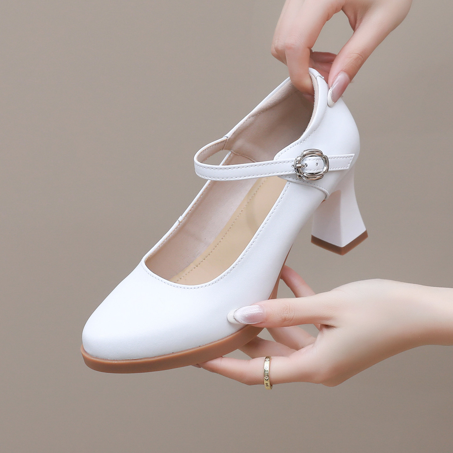模特旗袍走秀高跟鞋女春夏真皮粗跟白色皮鞋软底防水台一字扣单鞋