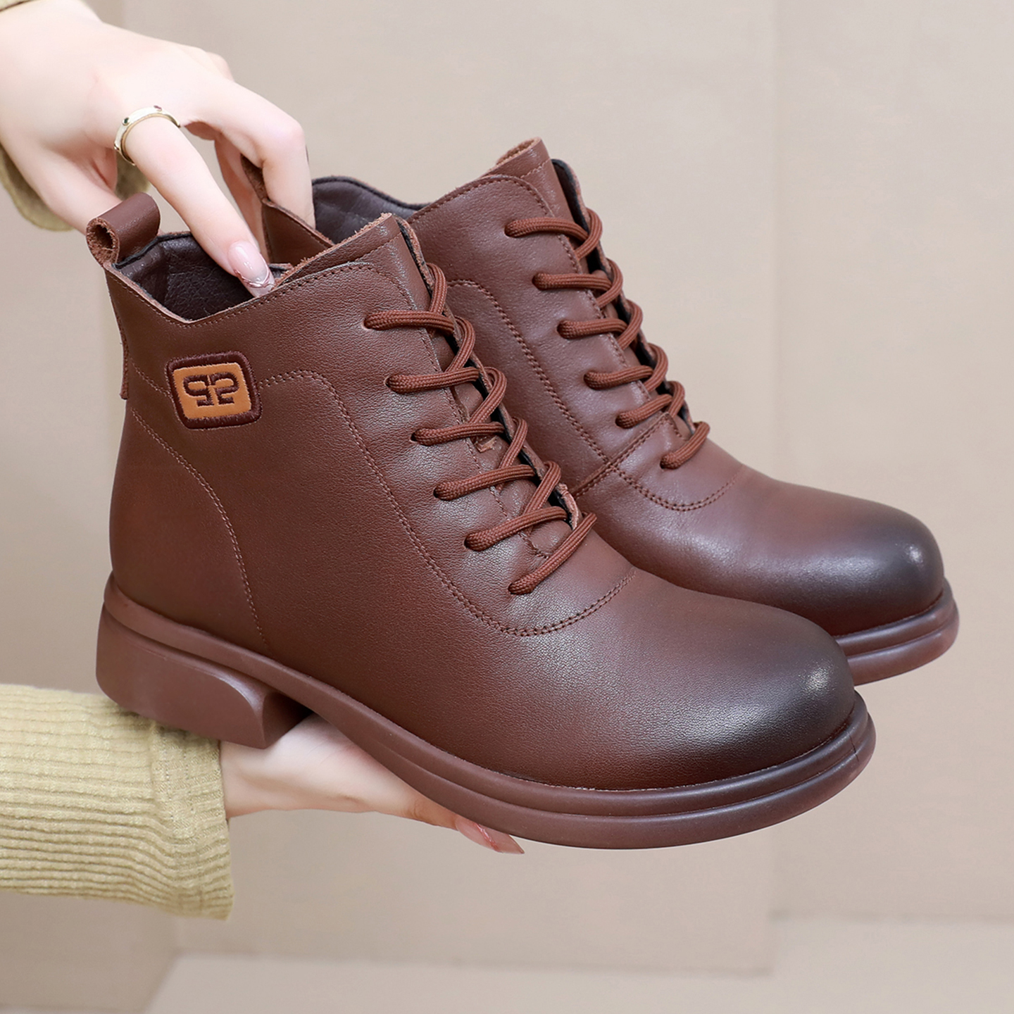 马丁靴女靴平底低跟短靴加绒妈妈鞋真皮大码靴子秋冬季女鞋子皮鞋