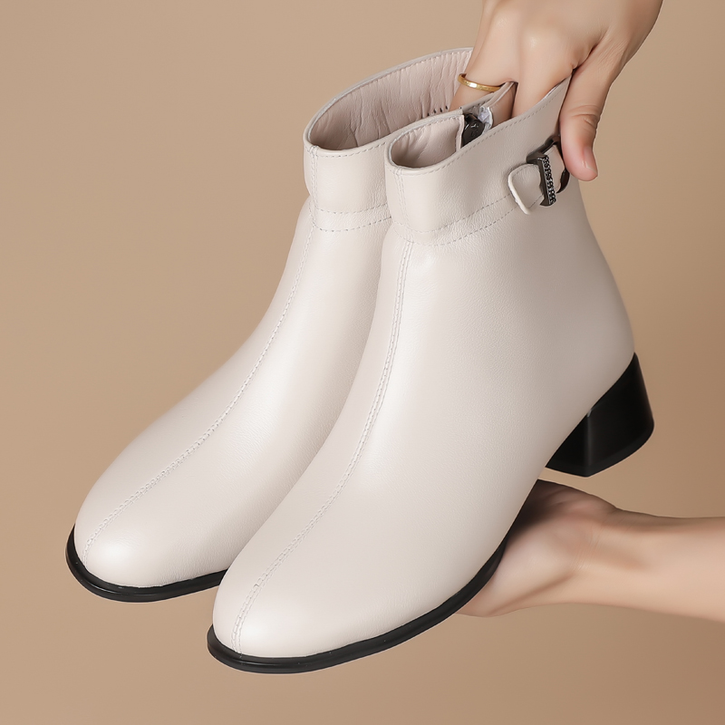 粗跟短靴女秋冬款显脚小低跟靴子大码女靴真皮妈妈鞋冬季加绒皮鞋