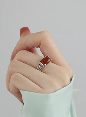 新中式卷草纹石榴红马鞍戒指