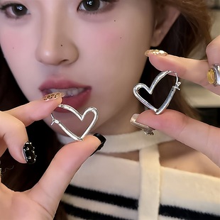 霜雪初晴！韩系银色不对称爱心女耳环简约ins时尚小众设计感耳饰