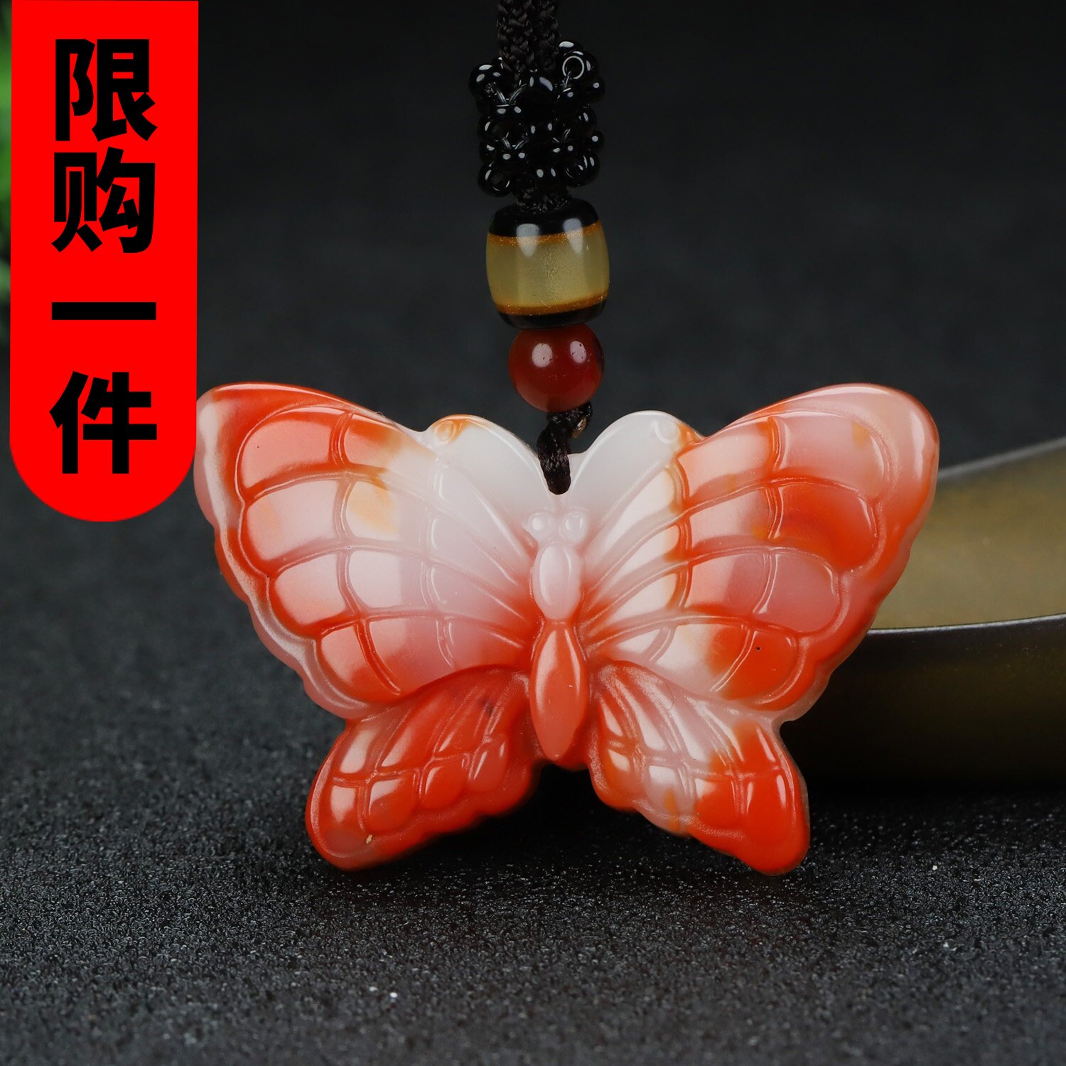 和田玉蝴蝶玉坠项链挂件新疆红白鸡血玉立体蝴蝶吊坠毛衣链平安牌