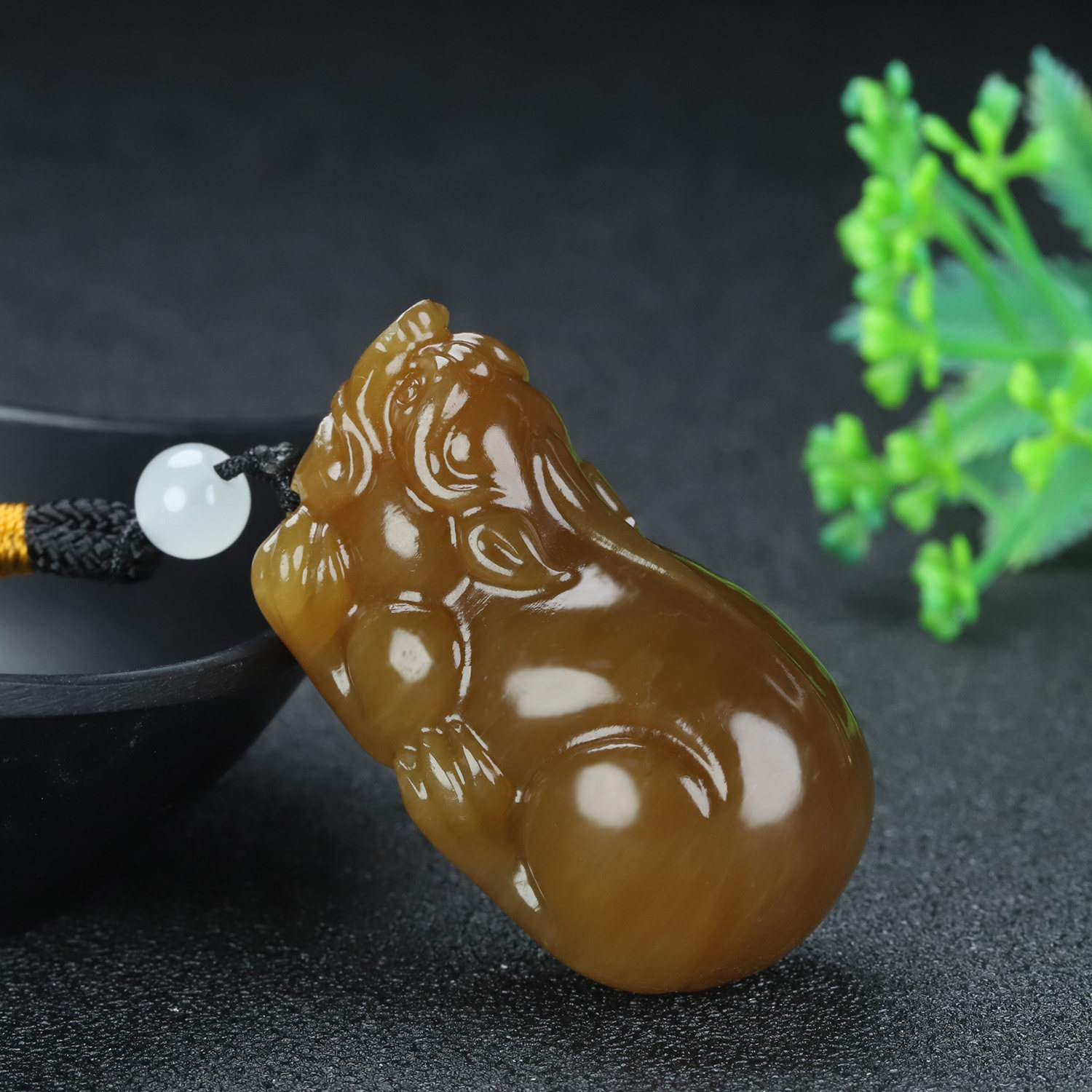 和田玉貔貅手把件新疆玉糖料招财貔貅手把件玉石瑞兽把玩件挂件