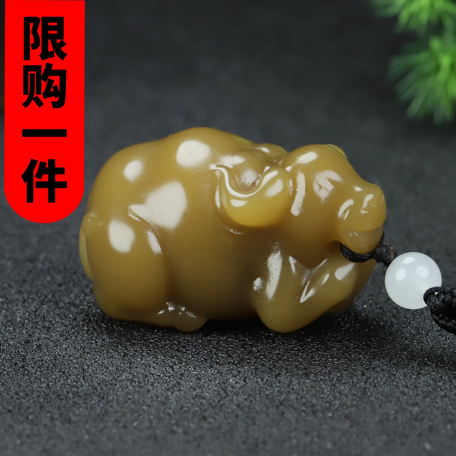 和田玉牛手把件新疆玉糖料扭转乾坤玉牛手玩件玉石生肖牛把件挂件