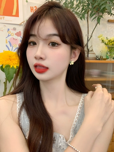 Милые весенние серьги, небольшие дизайнерские клипсы, 2025 года, тренд сезона, без проколов ушей