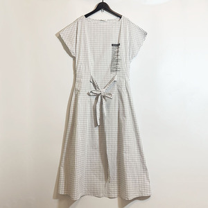 圣迪家女士格纹撞色字母文艺风收腰长款连衣裙1255