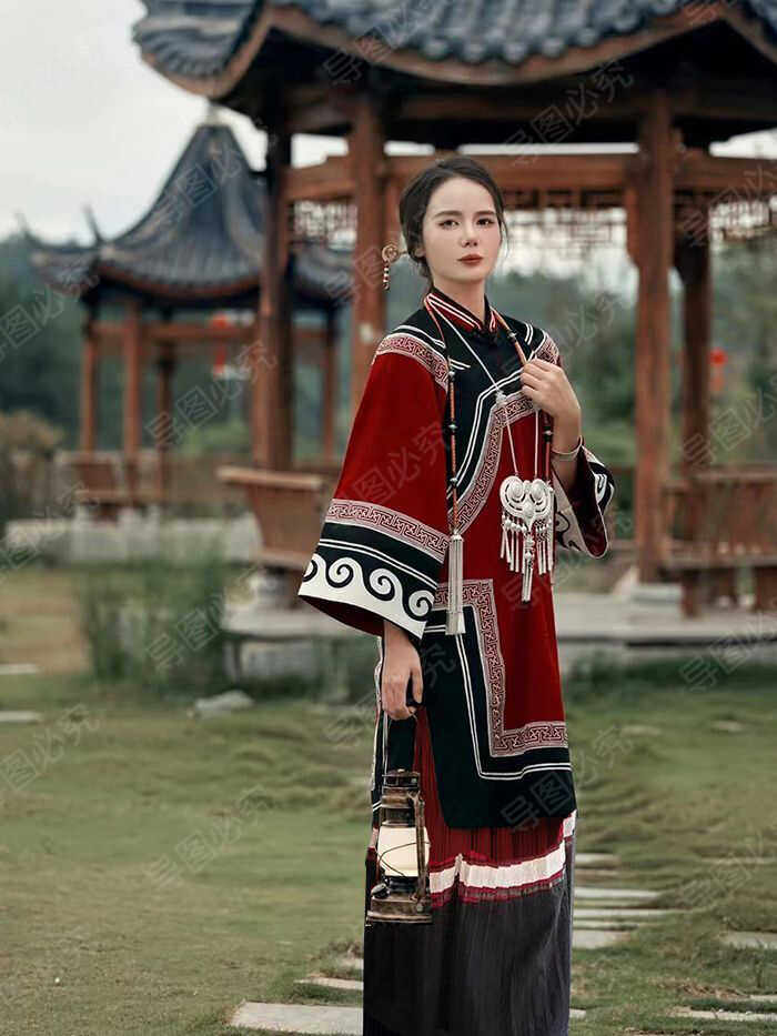 旅拍写真衣服彝见倾心新款民族风