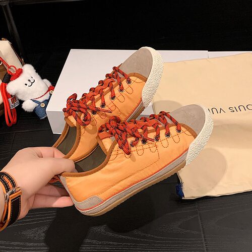 复古真皮平底休闲板鞋女2026春季新款圆头系带拼色百搭时尚帆布鞋