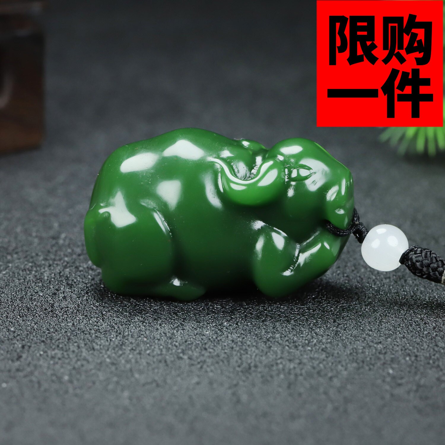 和田玉牛手把件新疆碧玉扭转乾坤玉牛手玩件玉石生肖牛把玩件挂件