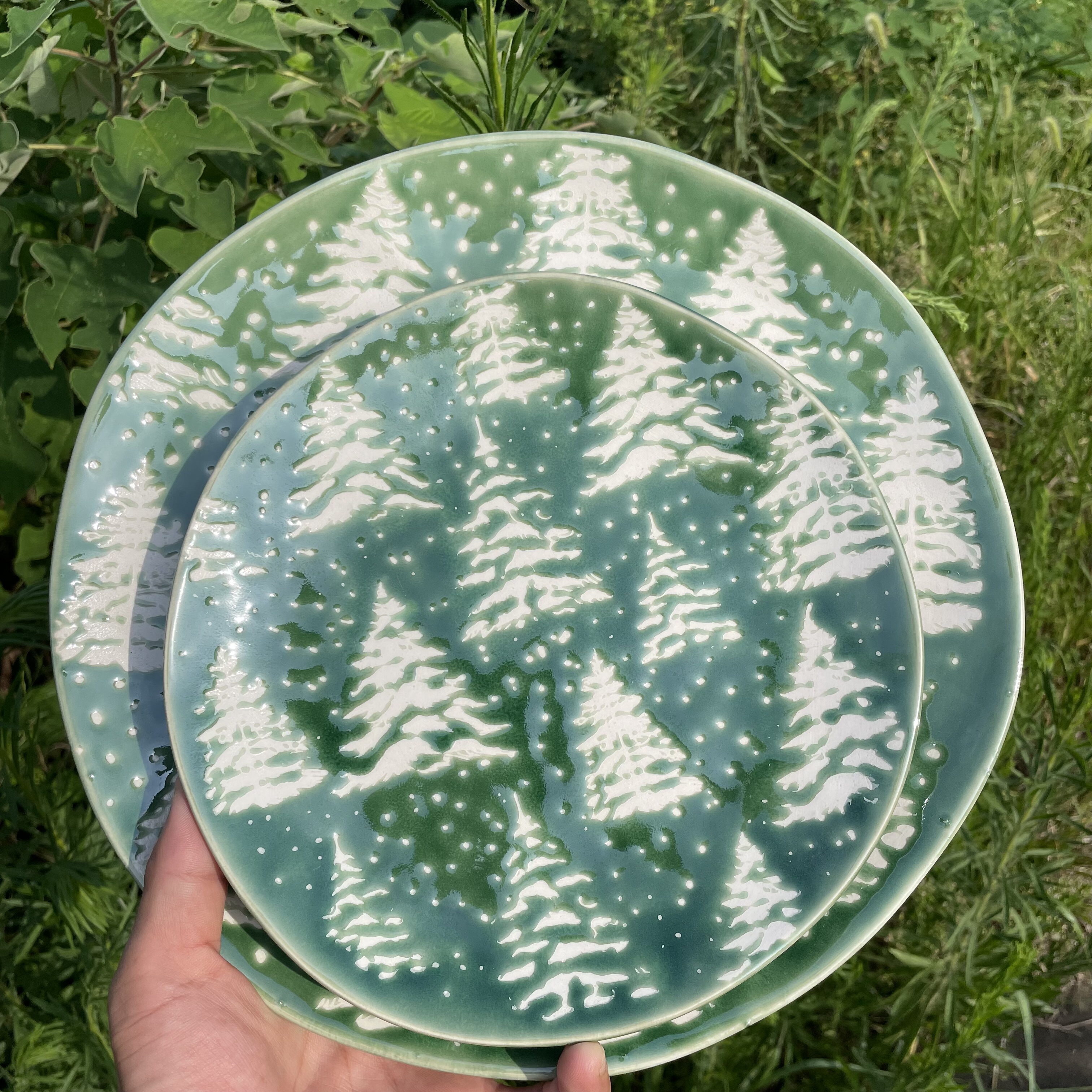 外贸绿色圣诞树陶瓷餐具异形大小盘子家用菜盘浮雕松树摆盘水果盘