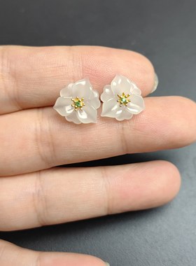 天然和田玉白花耳钉轻奢精致
