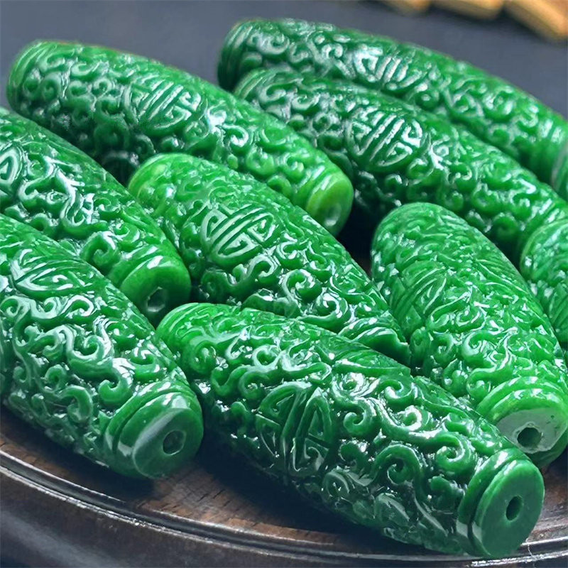 帝王绿满色仿干青铁龙生翡翠吊坠图片