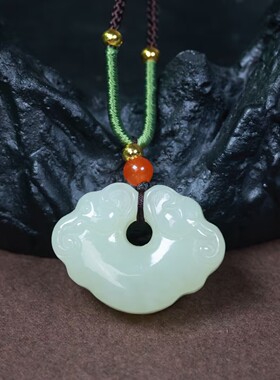 天然和田玉吉祥如意锁吊坠青白