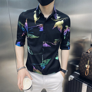 B302 CS237 2021夏新款彩色蝴蝶印花中袖衬衫 社会风图片