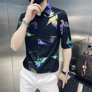 B302 CS237 2021夏新款彩色蝴蝶印花中袖衬衫 社会风图片