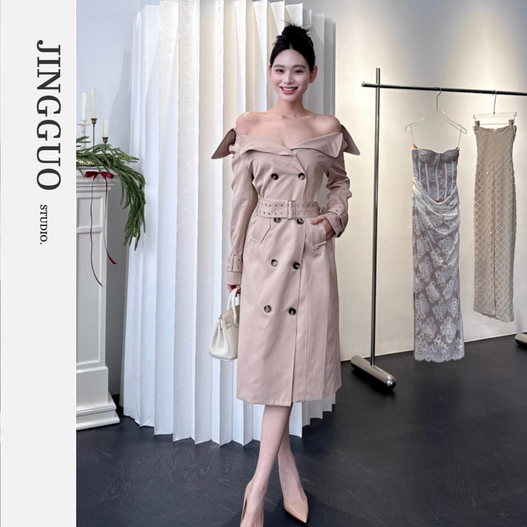 【JINGGUO轻奢】小众设计气质名媛修身显瘦一字肩风衣连衣裙7555