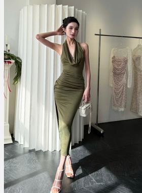 【JINGGUO轻奢】小众设计轻熟风挂脖收腰金属扣链装饰连衣裙7575