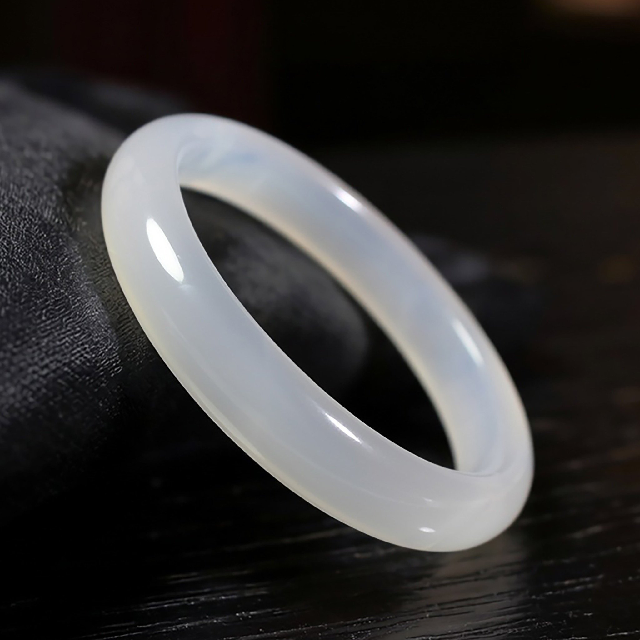 天然白玛瑙扁条手镯 内径54 - 62mm  轻奢女款白月光玉镯送证包邮