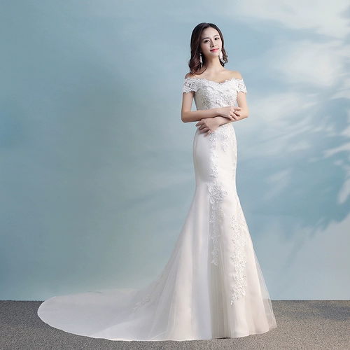 Свадебное платье, весенний корсет, поясная сумка, открытые плечи, V-образный вырез, по фигуре, с акцентом на бедрах, крой «рыбий хвост»