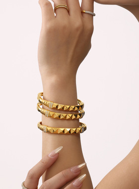 梦幻小香风铆钉水钻卡扣手镯不锈钢镀18K真金跨境现货奢华镯子