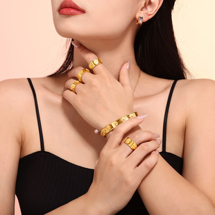 法式浮雕花朵手镯万花筒戒指钛钢18k金小众精致气质饰品套装