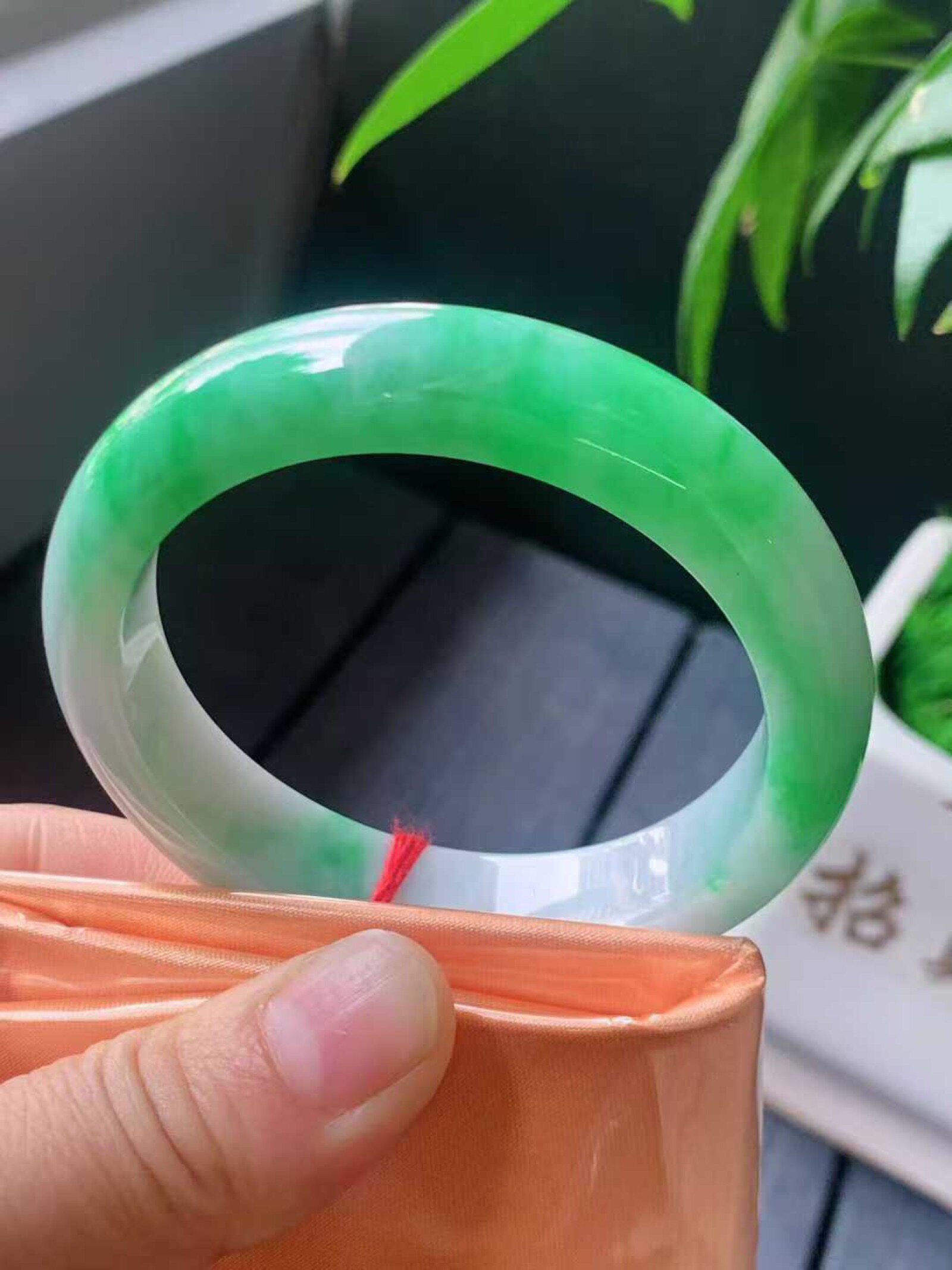 天然A货翡翠观音佛手镯心原石 老坑种紫阳绿55正圈口手镯