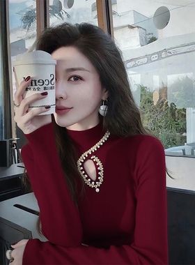 秋冬复古红色半高领毛衣针织打底衫女内搭甜辣妹镂空修身长袖上衣