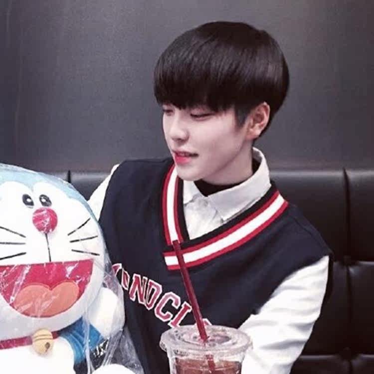 Perruque cheveux raides Court - Ref 2609620 Image 4