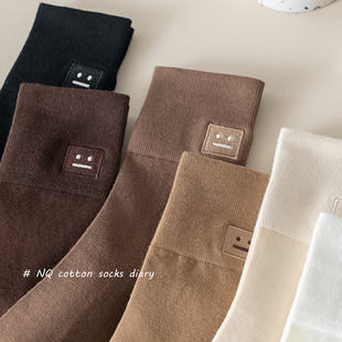 美拉德袜子女中筒笑脸刺绣咖啡色春秋款 女生秋冬纯棉学生潮长筒袜