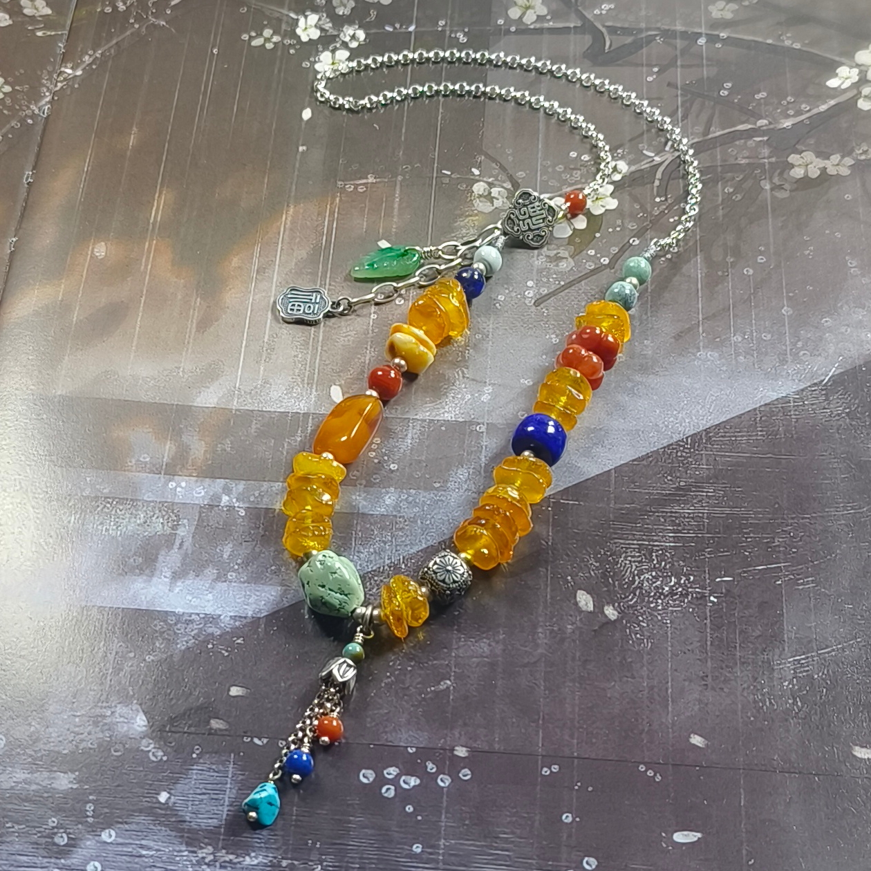 手工设计原创天然蜜蜡随型青金石南红绿松925银多宝锁骨链中式