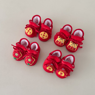 红色婴儿软底鞋步前鞋新年喜庆宝宝学步袜周岁圣诞卡通公仔财神冬
