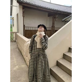 森系文艺黑白格纹长袖连衣裙女秋季圆领抽绳收腰宽松大摆格子长裙